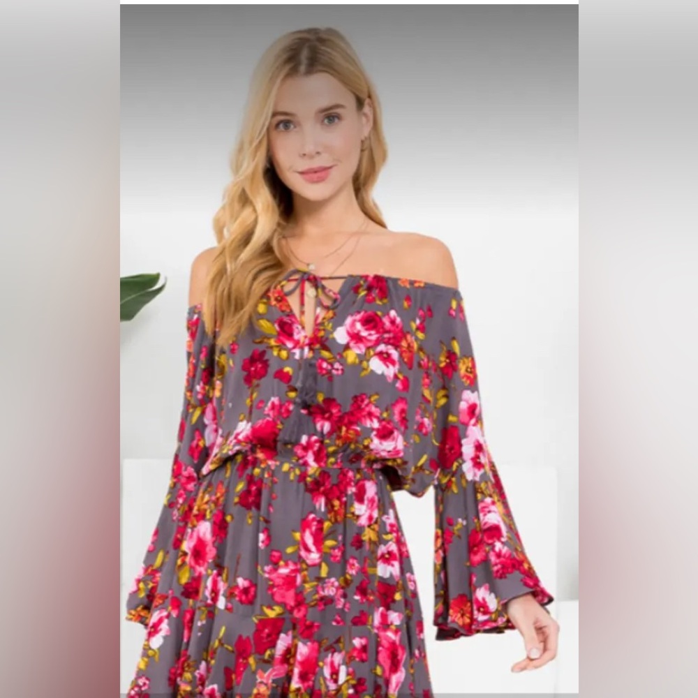 Bluivy Floral Off-Shoulder 100% Rayon Romper‎ Size Small